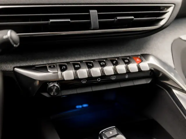 Peugeot 3008 1.2 PureTech Crossway 2019 Benzine 9