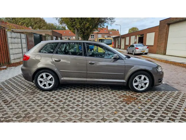 Audi A3 Sportback 1.2 TFSI Attraction Advance 2012 Benzine 8