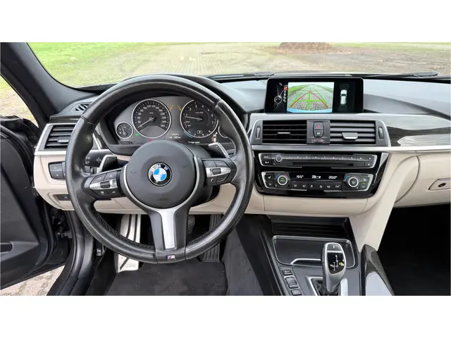 BMW 3 Serie Touring 330i xDrive M Sport 2015 Benzine 16