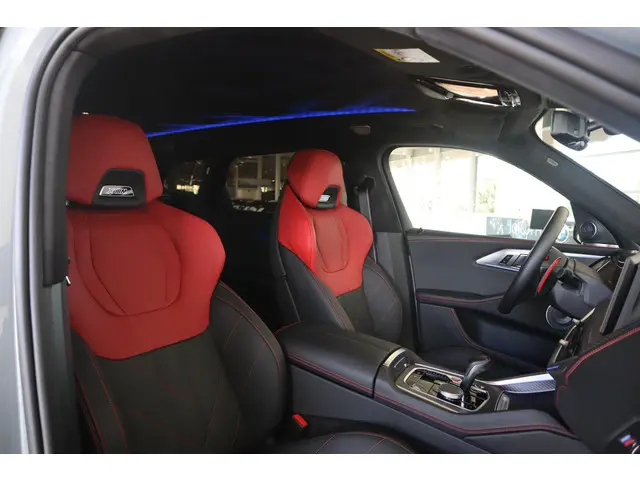 BMW XM Label Red 2024 Hybride Benzine 8