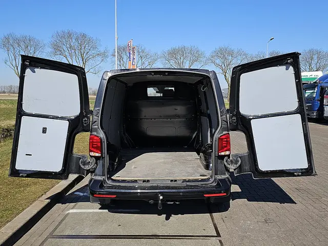 Volkswagen Transporter 2.0 TDI 2023 Diesel 13