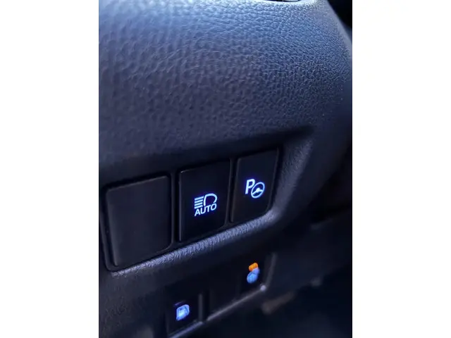 Toyota C-HR 1.8 Hybrid Style 2018 Hybride Benzine 18