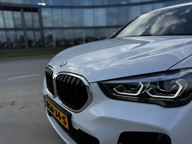 BMW X1 sDrive20i High Executive 2021 Benzine 8
