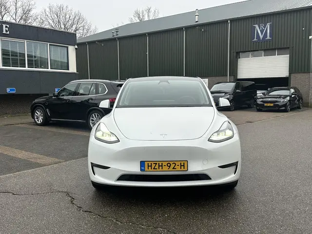 Tesla Model Y Long Rang AWD 2023 Elektrisch 2