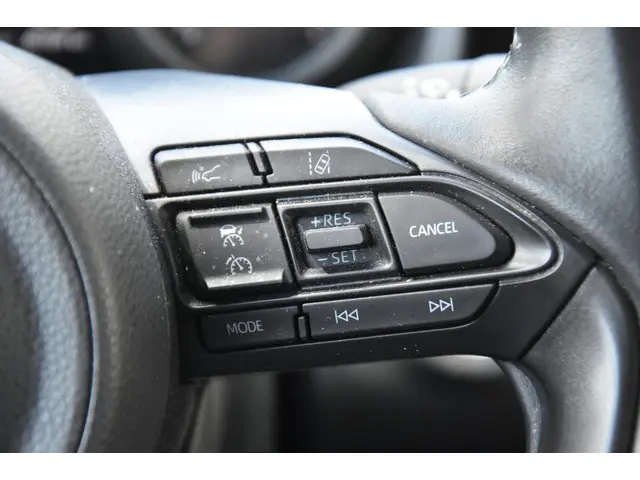 Toyota Yaris 1.5 Hybrid automaat 2022 Hybride Benzine 10