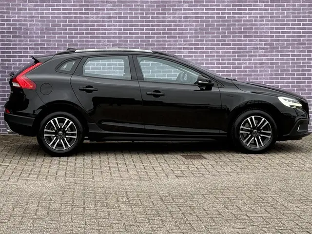 Volvo V40 Cross Country 2.0 T3 Momentum 2017 Benzine 14