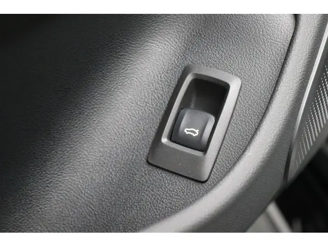 BMW i4 eDrive35 2025 Elektrisch 28