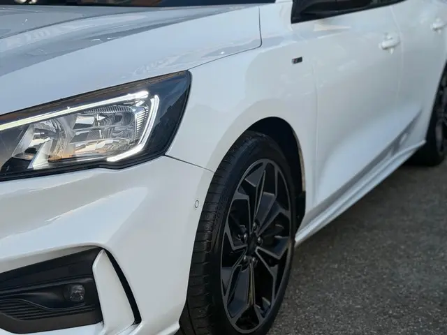 Ford Focus Wagon 1.5 EcoB. ST Line 2021 Benzine 9