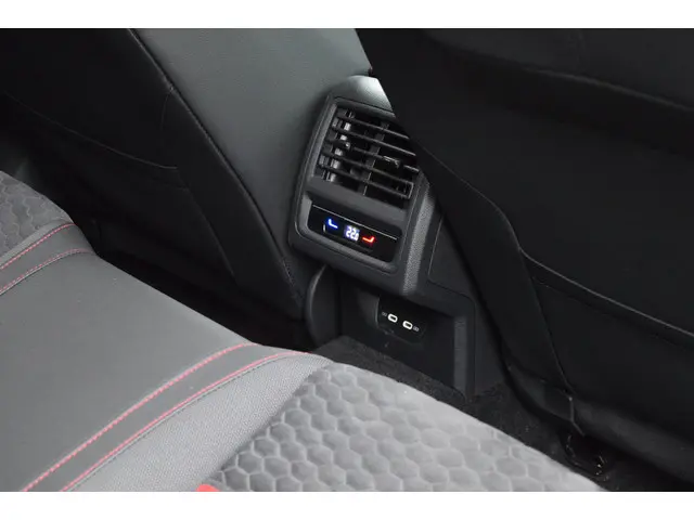 Volkswagen Golf 2.0 TSI GTI 2022 Benzine 24