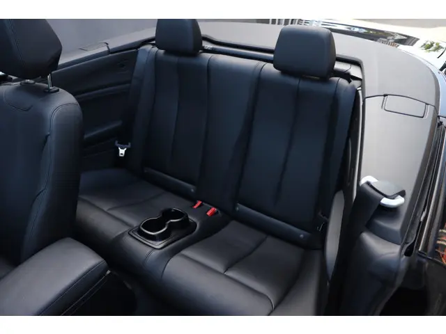 BMW 2 Serie Cabrio 220i M Sport 2015 Benzine 12