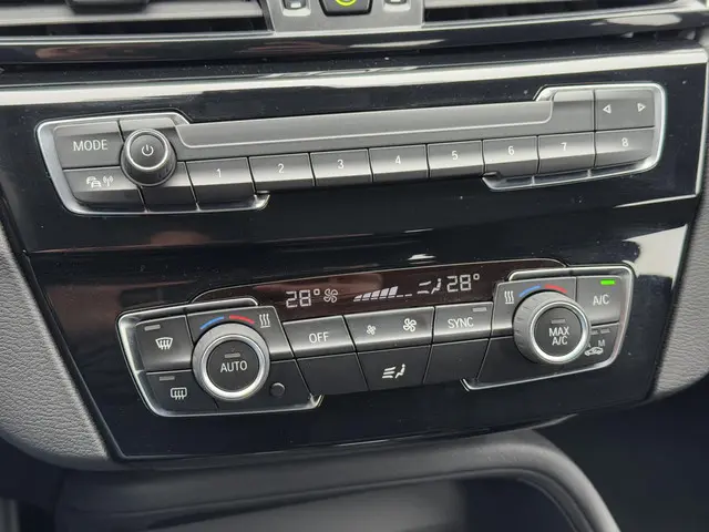 BMW X1 sDrive18i Executive Edition 2020 Benzine 18