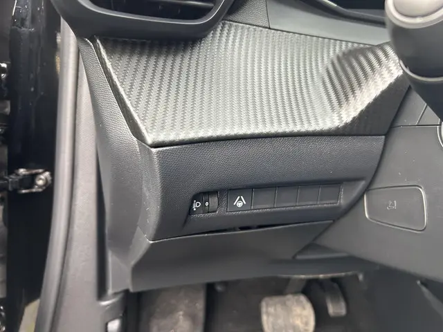 Peugeot 2008 1.2 Hybrid 145 Allure 2025 Hybride Benzine 18