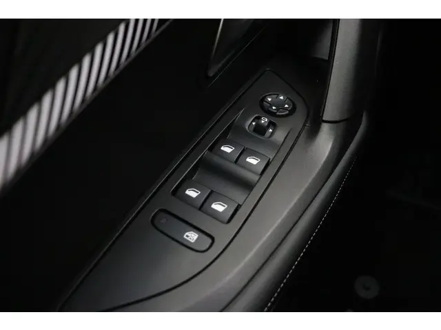 Peugeot 2008 1.2 Hybrid 136 Allure 2024 Hybride Benzine 19