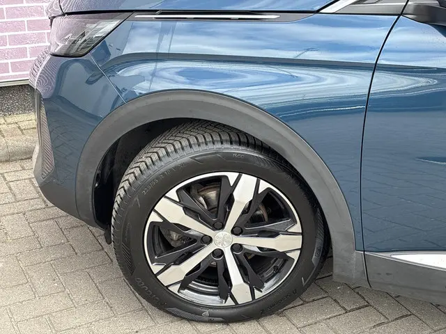 Peugeot 3008 1.2 PureTech Allure 2023 Benzine 6