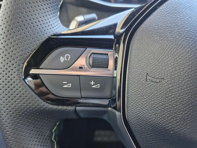 Peugeot 2008 1.2 Hybrid 145 GT 2025 Hybride Benzine 15