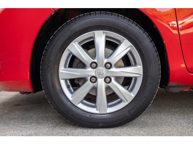 Toyota Yaris 1.0 VVT-i Aspiration 2014 Benzine 21