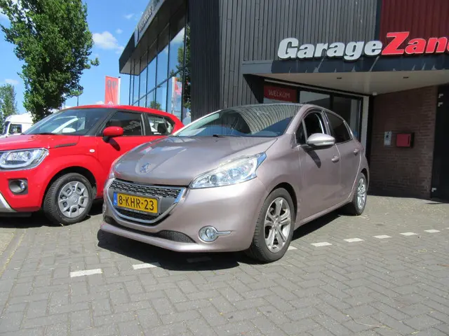 Peugeot 208 1.6 VTi Allure Rosé goud 2013 Benzine