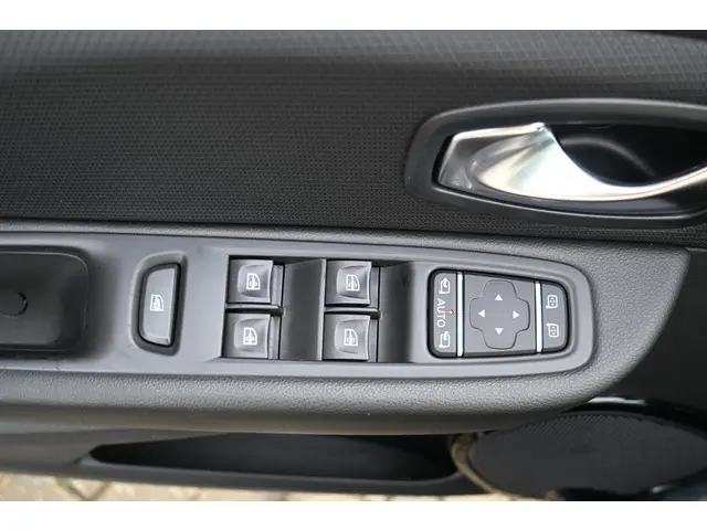 Renault Clio TCe 90 Intens 2017 Benzine 23