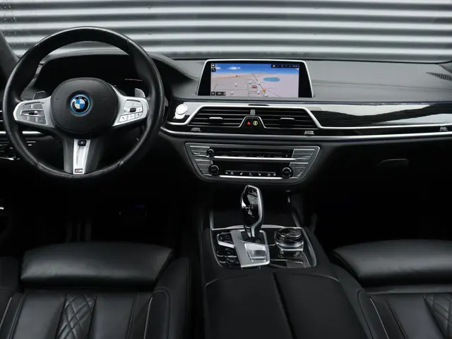 BMW 7 Serie 745e 2022 Hybride Benzine 12