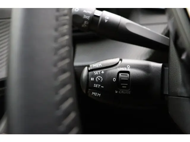 Peugeot e-2008 EV Allure 50 kWh 2022 Elektrisch 33