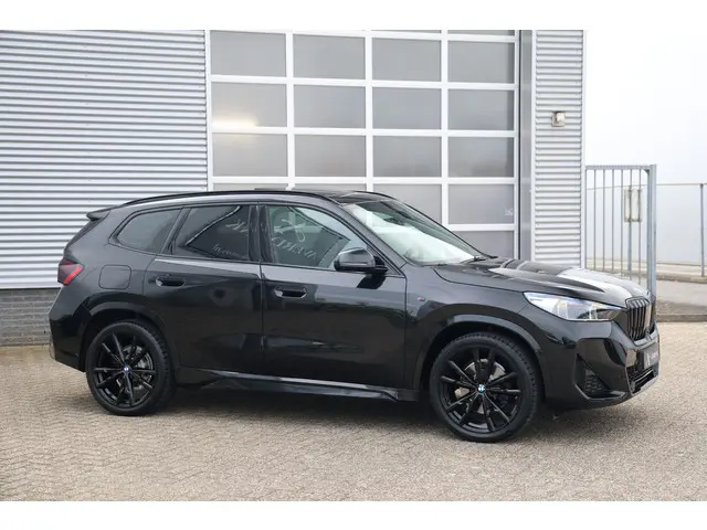 BMW X1 sDrive20i 170pk M-Sport Black Ed. 2023 Benzine 11