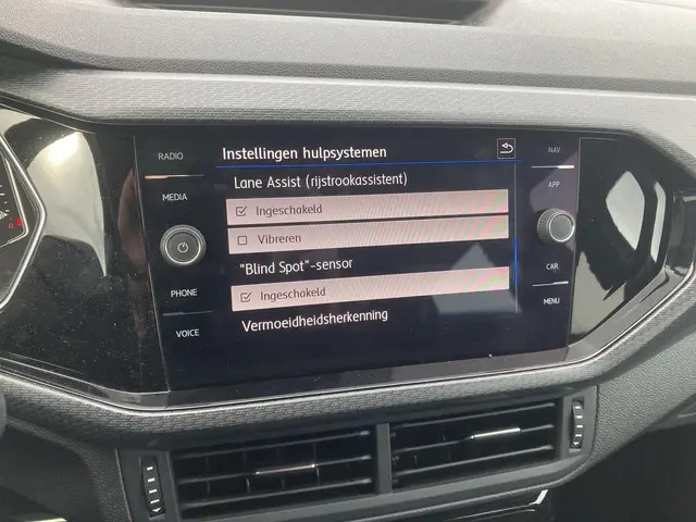 Volkswagen T-Cross 1.5TSI/150pk DSG R-line 2020 Benzine 12