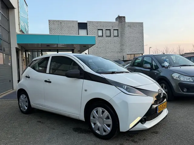Toyota Aygo 1.0 VVT-i x-now 2016 Benzine 3