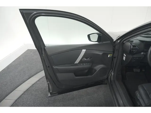 Citroën C4 Puretech 130 EAT8 Shine 2021 Benzine 70