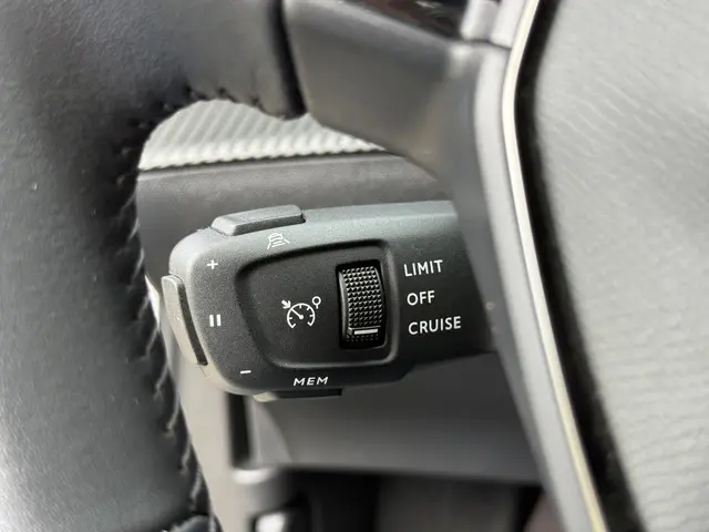 Peugeot 2008 1.2 PureTech Allure Pack 2022 Benzine 20