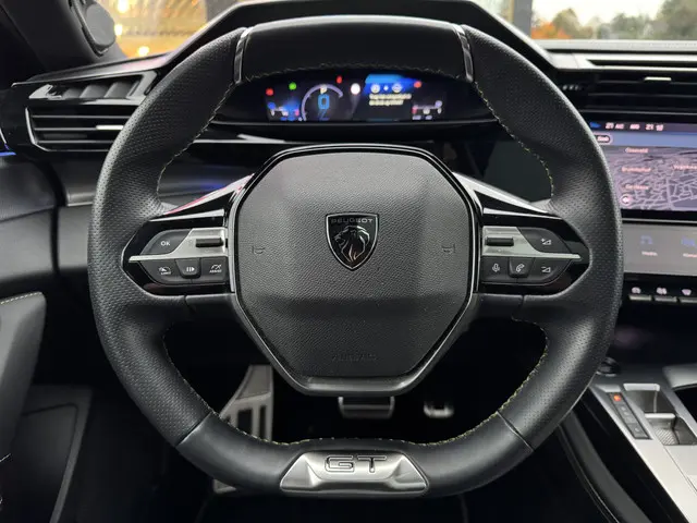 Peugeot 408 GT HYbrid 225 EAT8 2023 Hybride Benzine 17