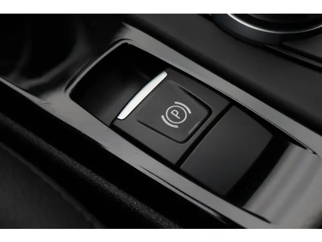 BMW X1 sDrive18i High Executive 2021 Benzine 47