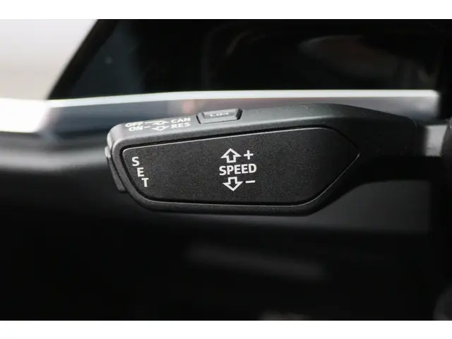 Audi Q3 45 TFSI e S edition 2021 Hybride Benzine 38