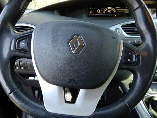 Renault Scénic Xmod 1.2 TCe Bose 2014 Benzine 24