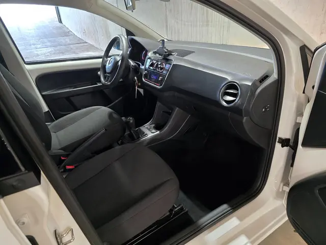 Volkswagen up! 1.0 BMT move up! 2020 Benzine 14