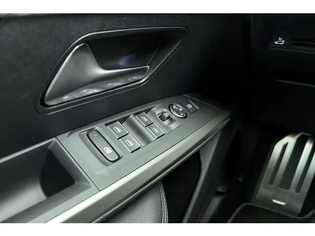 Peugeot 3008 1.2 Hybrid 145 GT 2025 Hybride Benzine 17