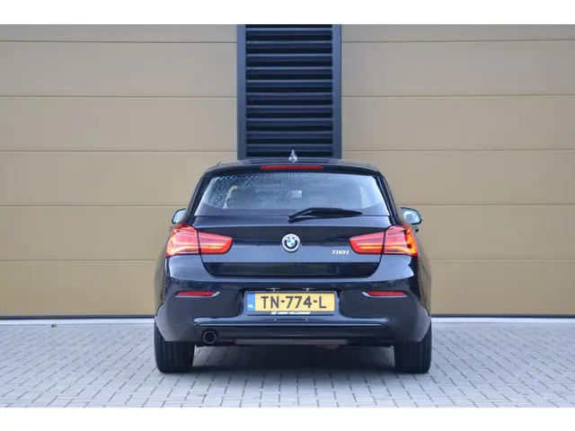BMW 1 Serie 118i Edition Sport Line 2017 Benzine 8