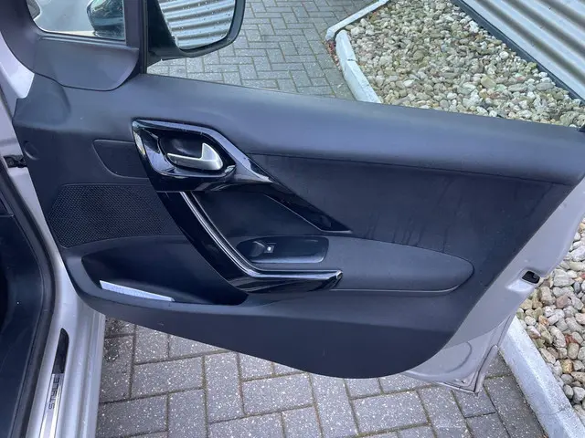 Peugeot 208 1.2 PureTech Style 2015 Benzine 13