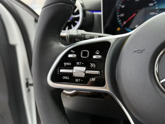 Mercedes-Benz A-Klasse 200 2018 Benzine 23