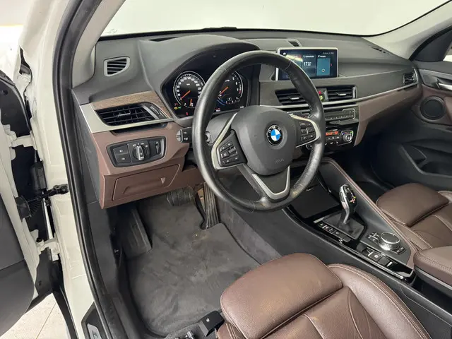 BMW X1 sDrive20i High Executive 2018 Benzine 26