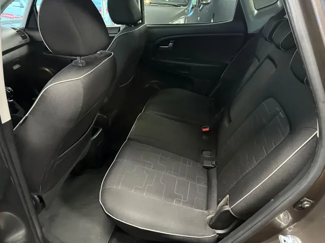 Kia Venga 1.4 CVVT ExecutiveLine 2015 Benzine 8