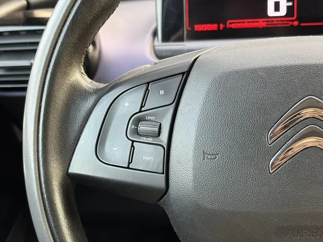 Citroën C4 Cactus 1.2 PureTech Shine 2015 Benzine 19