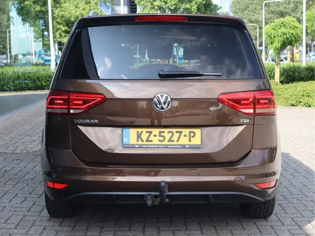 Volkswagen Touran 1.2 TSI Connected Series 2017 Benzine 32