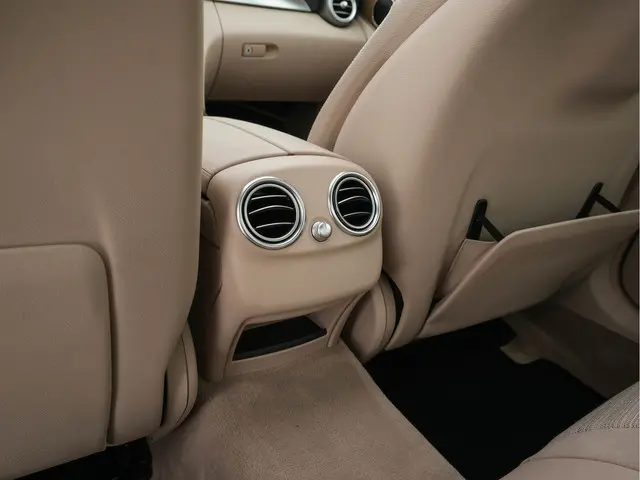 Mercedes-Benz C-Klasse 180 Ambition 2016 Benzine 24
