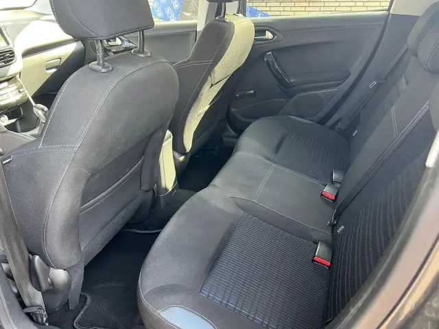 Peugeot 208 1.2 PureTech Allure 2015 Benzine 8