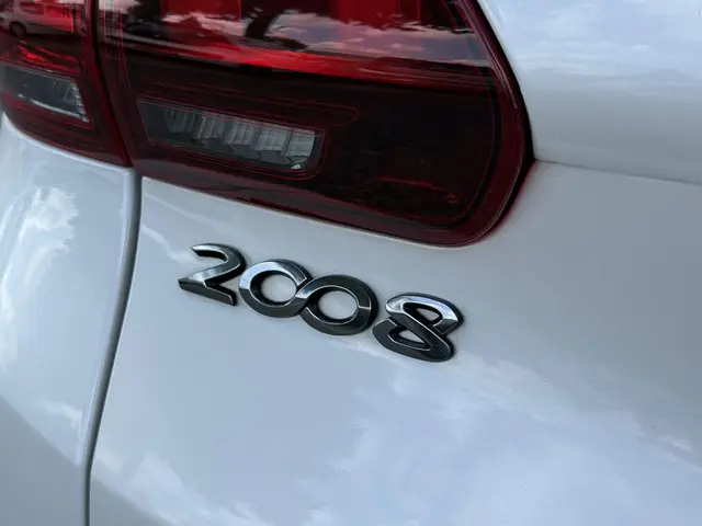 Peugeot 2008 1.2 PureTech Allure 2018 Benzine 34