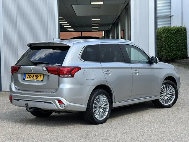 Mitsubishi Outlander 2