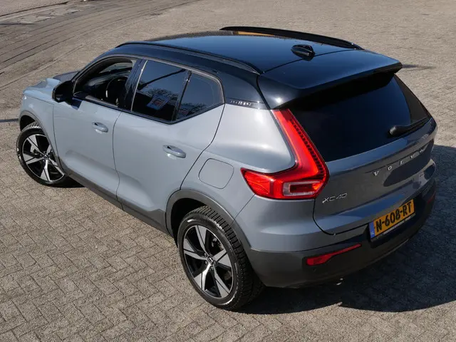 Volvo XC40 P8 AWD R-DESIGN/ SEAT PACK/ 2021 Elektrisch 25