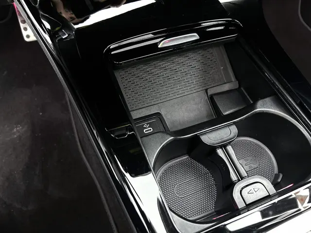 Mercedes-Benz CLA 180 AMG Line 2023 Hybride Benzine 28