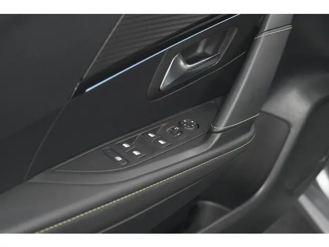 Peugeot 208 PureTech 131 EAT8 GT 2023 Benzine 29