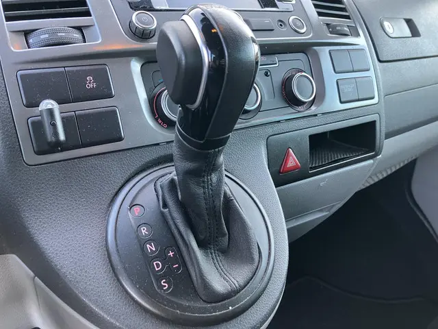 Volkswagen Transporter 2.0 TDI L2H1 DC 2015 Diesel 35